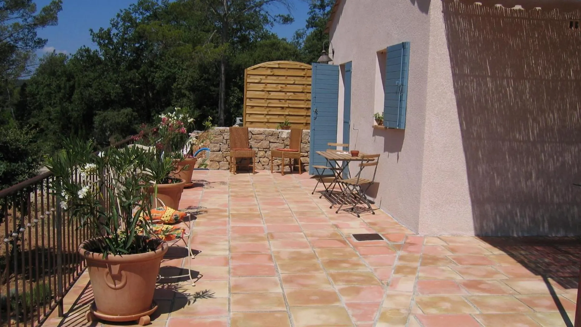 Holiday home Charmante Petite Maison & Whirlpool Prive Sur Terrasse Plein Sud Au Calme ! Entrecasteaux